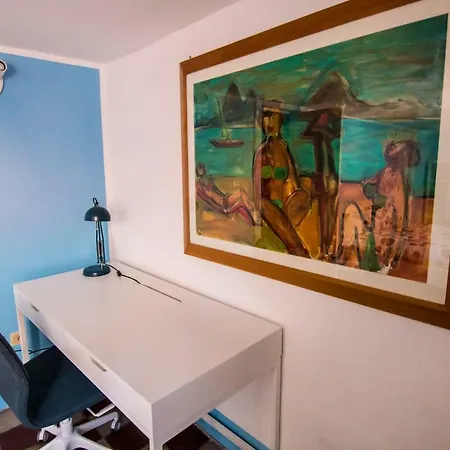 לינה וארוחת בוקר Casa Titina 2*